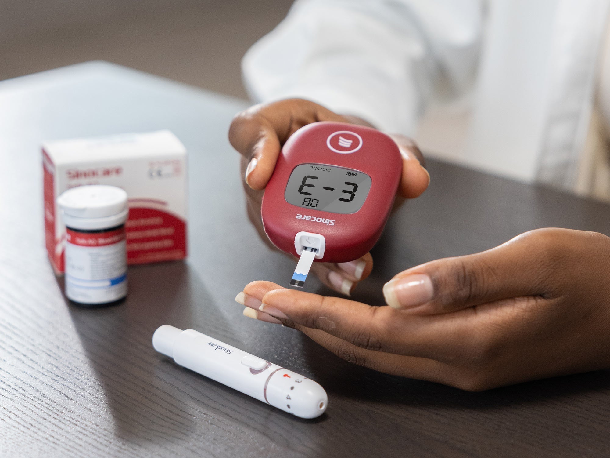 Kody błędów wyjaśnione: co naprawdę mówi Twój glukometr Sinocare